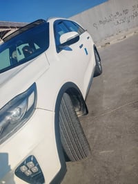 سياره جديده ماشيه 111   السياره بيها هلال صبغ فقط هلال مو جاملغ كله  و...