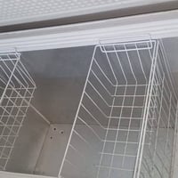 ثلاجة • بها عطل • للبيع