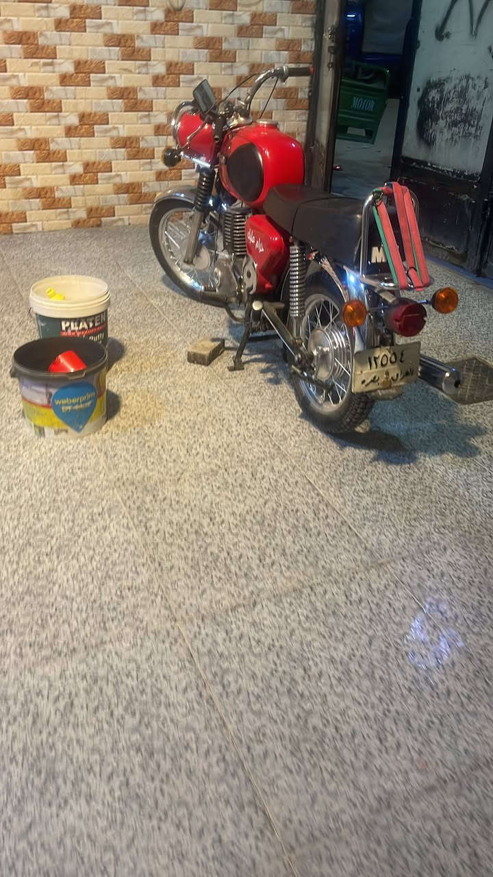 سلام عليكم جنايه دراجه 81  دراجه جديده بلاديه شاصي بدون لحيم تجي وتشوف بعينك مكينه جديده ستوها مشدوده سايس 5 بعدهي  ع سحك لبه وفلاون جدد كهربائيه كله جديد رقم وسنويه شرط التحويل مكاني بصره شط العرب سعر2250 وبيه مجال رقم ***********
