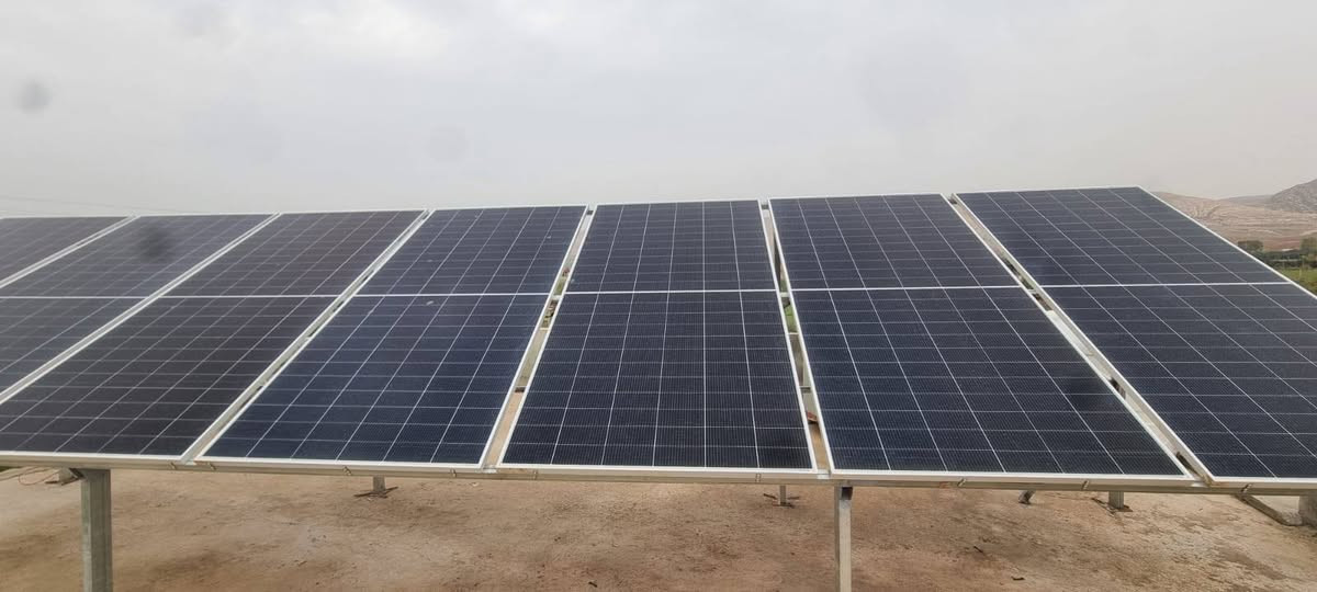 منظومة جديدة من شركة الطاقة الذكية 
مزرعة السيد ياسر ابراهيم وشركائه في بحزاني قرب السيطرة 

تشغيل الصباحي 16 امبير التشغيل المسائي 5 امبير 

تم اليوم الانتهاء من نصب منظومة طاقة شمسية 

- انفيرتر  HZ 6.2 kw 
- بطارية 5كيلواط  ضمان 5 سنوات 
-  الواح شمسية 600 واط  ضمان 12 سنة 

 

# مميزات المنظومة الشمسية
-ارجاع الكهرباء للوطنية 
- تقليل فاتورة الكهرباء 
- تحسين البيئة وتقليل الانبعاثات الكربونية
- توفير الطاقة في أوقات الذروة
- المحافظة على اجهزة المنزل كون الفولطية مستقرة وتطول العمر الافتراضي للاجهزة الكهربائية   

مكتب طاقة
الموقع الاول بعشيقة حي العسكري مقابل معرض مخلد 
 *********** 
***********.  
www.taqa-smart.com 
Fadi@taqa-smart.com
 

 

طاقة_شمسية
#منظومات_طاقة
#سوفار
#HZ
#داينيس
#الربيعة
#تل_سمير
#طاقة_سمارت
#طاقة_متجددة
#انفرتر
#بطاريات
#الواح_شمسية
#نصب_منظومات
#عروض_الطاقة
#عراق
#بعشيقة
#مهندس
