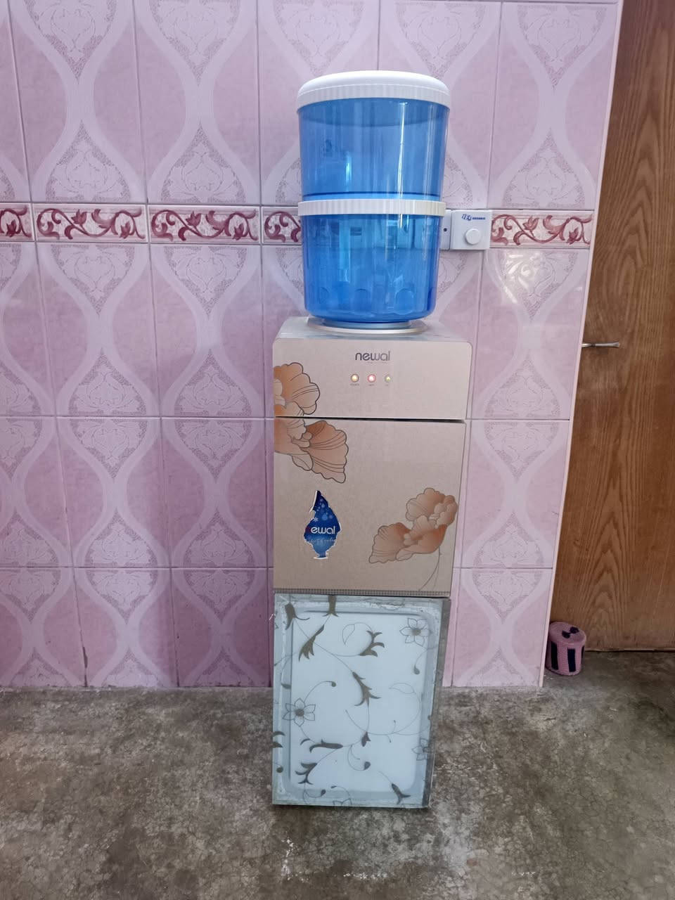 براد شغال بشرط حار بارد ثلاجه كل عيب مابيه سعر 60 وبيه مجال مكاني كركوك حي عسكري شراي اتصل ***********
