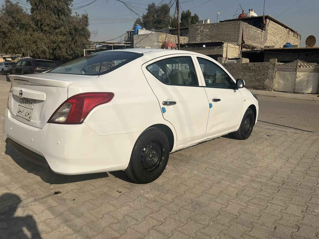 السلام عليكم
نيسان سني ٢٠٢٠ 
ماشيه ١٣٤ وقابل للزياده 
بيها تبديل بنيد 
وبارد ب الباب العكس السايق على وضعيته ممسوي 
مكاني بغداد 
السعر ٩٥ وبيها مجال 
***********
