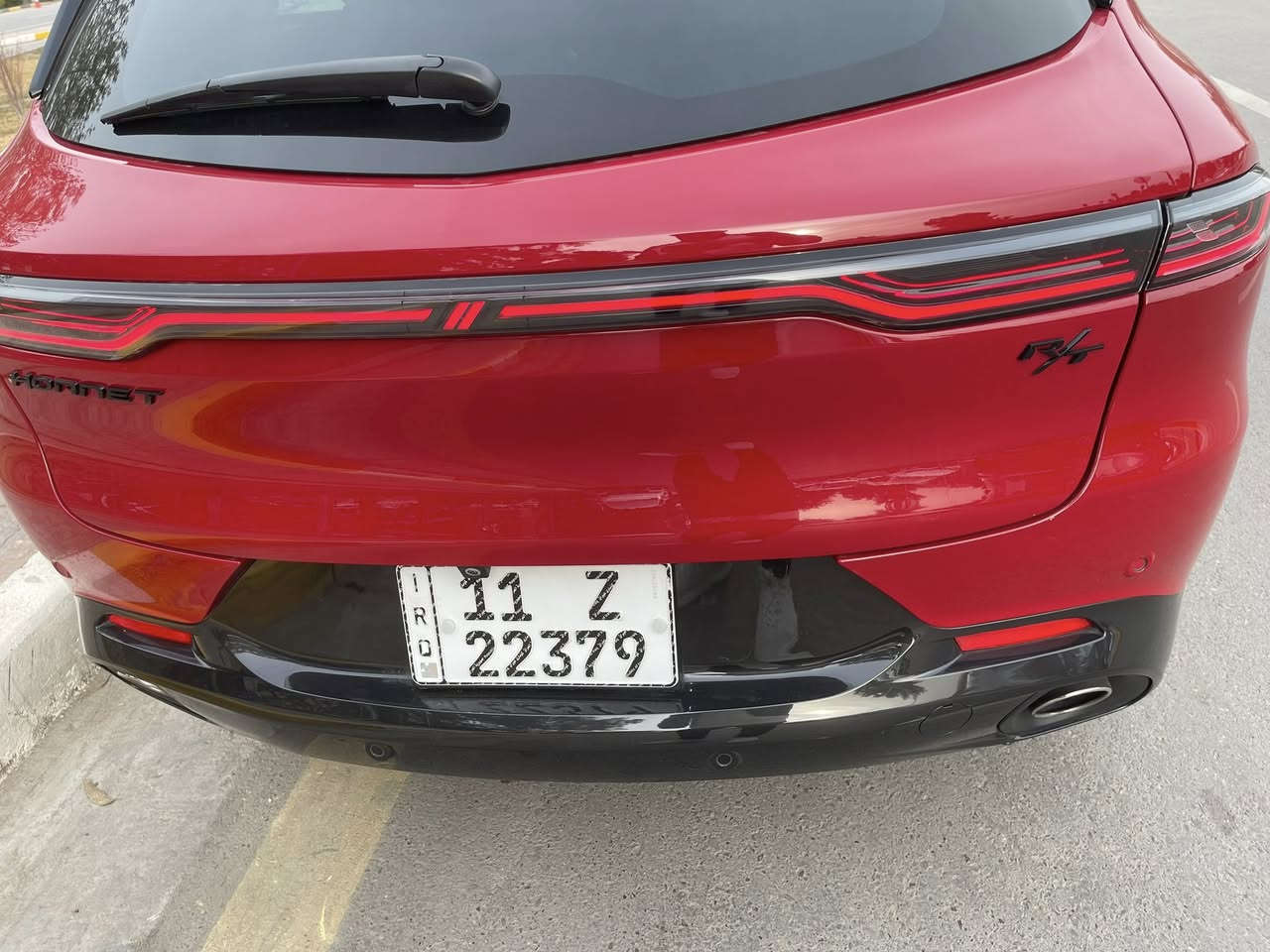 دوج هورنت  RT PLUS
2024
اعلى مواصفات تجي
محرك : 1.3 تيربو بقوة 288 حصان 
‏ (Plug-in Hybrid)
ممشى : 12 الف 
تمشي بالشحن الخارجي ٥٠-٦٠ كيلو
حادث بسيط جاملغ الامامي فقط ومصبوغ نفسه 
بدون شواصي او دواخل  /تعمير كله اصلي ودرجة اولى
بدون ايرباك فقط الجانبي/ تشتغل من اميركا
مواصفات : 
بانوراما
حساسات امامية+خلفيه
رادار امامي + خلفي
نقط عمياء
خروج عن المسار 
كامرات محيطية رادار
اوتو هولد
اوتو بایلوت 
كشنات كهرباء +تبريد+ تدفئة
شحن لاسلكي ( wireless )
شحن USB + type C
ويل حجم 18 بلاک ادیشن 
كشنات جلد احمر ار تی اصل 
شاشة حجم كبير + واي فاي ابل كاربلي
تبريد قطعتين بيانو
سبورت مود يتغير برمجة وصوت السيارة
تشغيل عن بعد 
دخول ذكي للأبواب 
بصمات عدد ٢ 
مرآة شفط 
جنطة كهرباء
بريكات بريمبو رياضي
شفتات ستيرن
خزن ميموري كشنات
سستم صوت هارمن كارديون
شاشة ملاحة / وغيرها من المواصفات
السعر المطلوب :- 180ورقة
مرقم بغداد كامل  بأسمي 
*********** واتس اب
