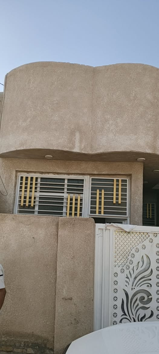 بسم الله الرحمن الرحيم
بيت للبيع مساحه 100 م طابقين الطابق الاول يتكون من صاله مطبخ استقبال غرفه مجمع صحيات الطابق الثاني يحتوي على صاله صغيره و غرفه واحده موقع البيت حله ورديه خارج شارع 30 
السعر 105 مليون
للاستفسار الاتصال على الرقم / ***********
متوفر واتساب على الرقم نفسه
