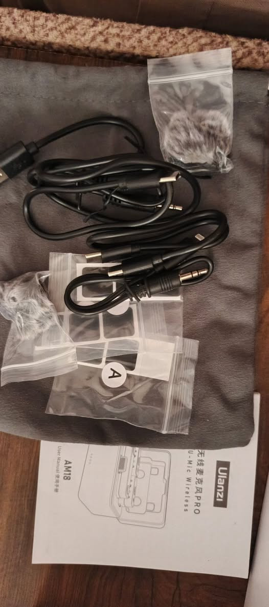 هذا الميكروفون هو Ulanzi AM18 (U-Mic)، وهو واحد من الخيارات الممتازة والمنتشرة حالياً في سوق صناع المحتوى (تيك توك، يوتيوب، مقابلات) بسبب تصميمه الأنيق الذي يشبه الكاميرات الكلاسيكية وأدائه القوي.
​مايك عالمي سعره ١٧٠  ب سوك انطوني بي سعر وبلعافيه


**إذا كنت صاحب هذا الإعلان وتريد حذفه لأي سبب، رجاءا أرسل رسالة إلى الدعم الفني**