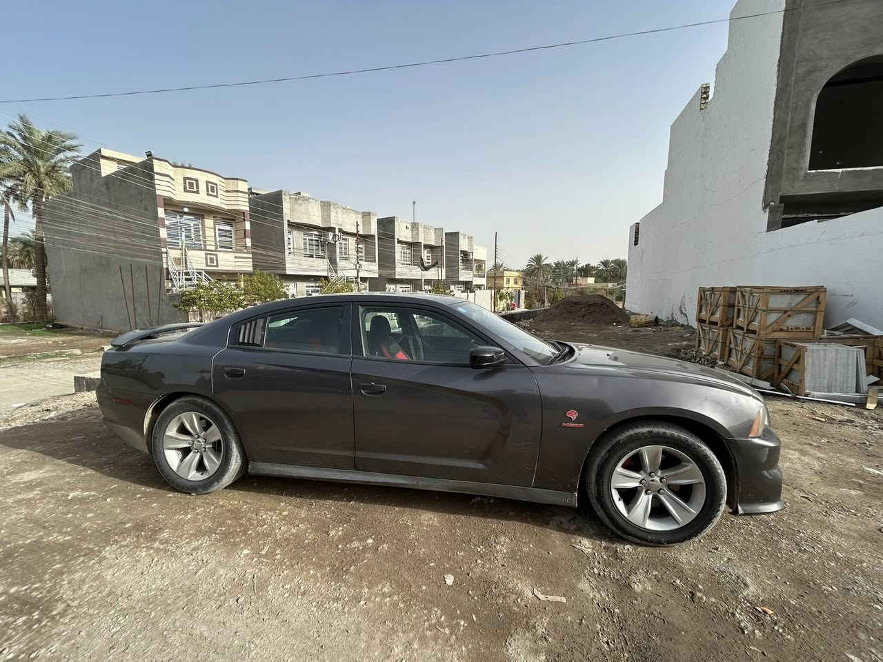 سلام عليكم  جارجر R/T2014وارد امريكي 
مكينة V8 5.7 
السيارة جاهزة رقم بغداد الدولي تحويل مباشر 
حادث جاملغ  امامي ايمن (بدون شواصي بدون دواخل ) 
بيه صبغ اثر جراد موضح بل سونار 
 السعر 138 وبيه مجال بسيط 
العنوان بغداد الجزيرة السياحية 
***********
