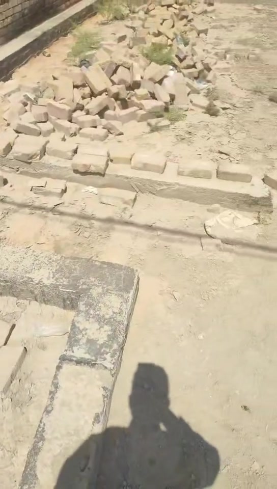 السلام عليكم عرصه 200م زراعي سند 25  في الشافعيه ام عباسيات  مجمع الزهراء  قريب جدا ع شارع النجف الديوانيه  فيها بناء بتلو كامل ومدفون تراب +4000طابوكه بسعر مناسب جداا الاتصال ***********
