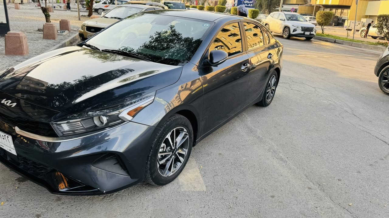 السلام عليكم للبيع او المراوس باحدث كيا فورتي موديل 22 رقم بغداد معوقين ماشيه 53 الف مكينه الفين دوش كير اي في تي بلادي مو سي في تي ويل كب مري شفط بجم زنون اصلي بلوجكترات وناصي عالي شاشه وكامره وتحكم كامل ورادار وتحديد مسار كله بلادي سياره جدا نضيفه بيها بنيد فقط صبغ وجاملغ امامي بارد قليل من يم اللايت عنوان بغداد حي الجهاد 
***********
***********
