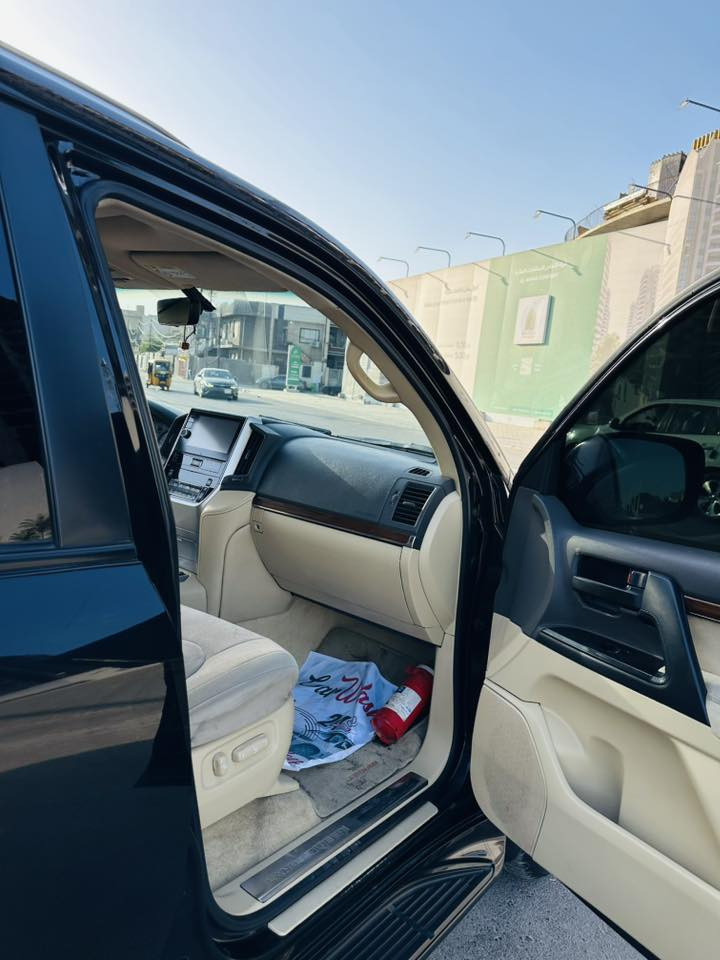 السلام عليكم 

لاندكروز 2016 
رقم اربيل بأسمي شرط تحويل 

 مواصفات  (. فطيم   ) مواصفاتهة معروفة فول 

ماشية 155 الف  

السيارة مكفولة ماعدا الي محدد بلصور بارد 

  مكانهة بغداد الغزالية 

السيارة كلش نضيفة 

***********

السعر 45.000 $.  بيهة مجال بسيط
