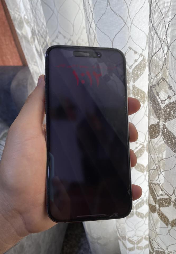 ايفون 14 برو ماكس ذاكرة 256 بطارية 84 عربي شرق اوسط تلفون ما مبدل بي اي قطعة وكفالة بس بي نقاط خفيفة بالشاصي بسبب الكفر واصلاً ممبينات 
السعر 850 وبي مجال 
مكاني البصرة
***********
