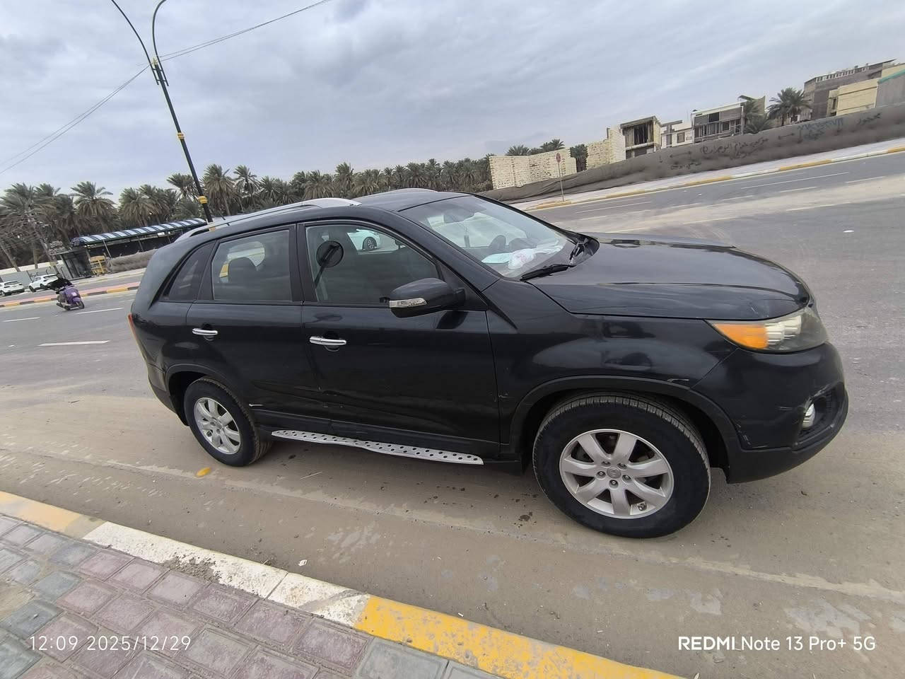 سلام عليكم
للبيع 
كيا سورنتو امريكي 13 محرك 2400
 لون نيلي رقم بغداد باسمي مشروع وطني للاستفسار الاتصال ( *********** )
