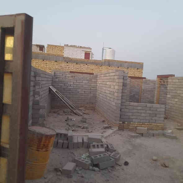 سلام عليكم هيكل للبيع مساحه 230م للبيع 
يحتوي ع 3غرف واستقبل ودونيه ومطبخ حار وبارد صحيات خارجي وداخلي ومساحه جبيره مكانه دجين ب33 وبيه مجال بشارع قصي ابو مولد ***********
