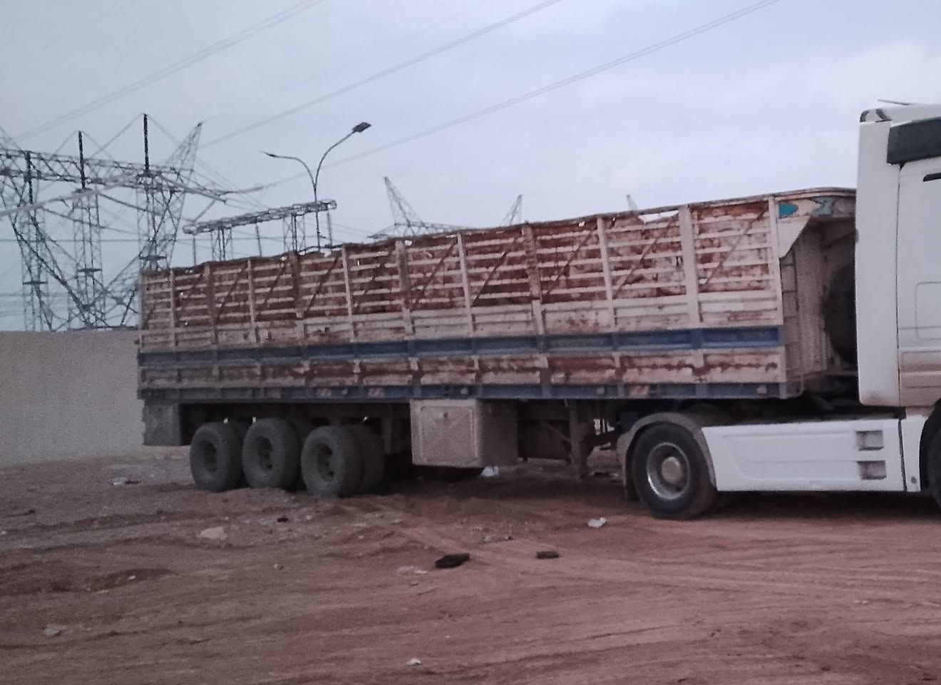 السلام عليكم عربانه للبيع الطول 12 وربع شاصي الماني دناجير مربع 14 الاستفسار/***********///***********
