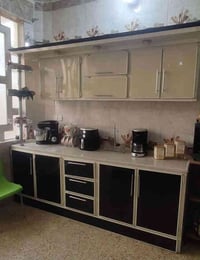 كونتر للبيع المنيوم 2ونص مع سنك متر مامستعمل سعره 650 رقم 07803853627