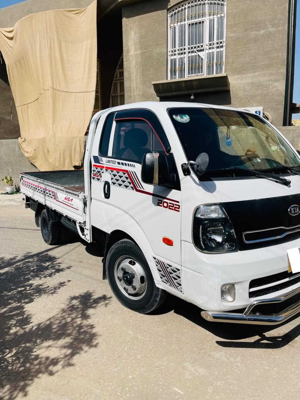 السلام عليكم
كيه بنكو فحل مديل 2013 مسكر 
مكفول كفاله عامه من الضربه والتبديل 
بيه صبغ بلبدي فقط 
جاهزه مكينه 
كير حداديه تخم تاير كله بشرط 
سياره جاهزه للخير مانقصه برغي 
رقم ذي قار تريد وقاله تريد تحويل 
سعر ٩٩ وبيه مجال للشراي 
مكان سياره بابل حله لمدحتيه 
لاستفسار ***********
