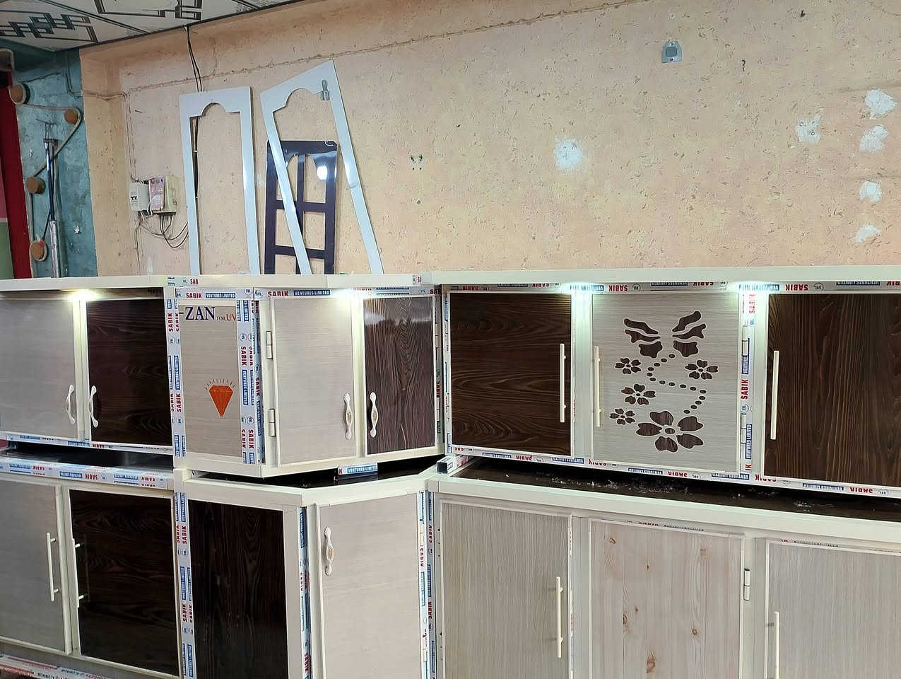 سلام عليكم كاونترات مستعمل شهر  للبيع 6قطع متر ونص +زاوية 80x80+سنكي متونظيف جدا جدا  عشرا السعر 450وبي مجال حي العسكري لعابد ومقابل مستوصف ***********او***********
