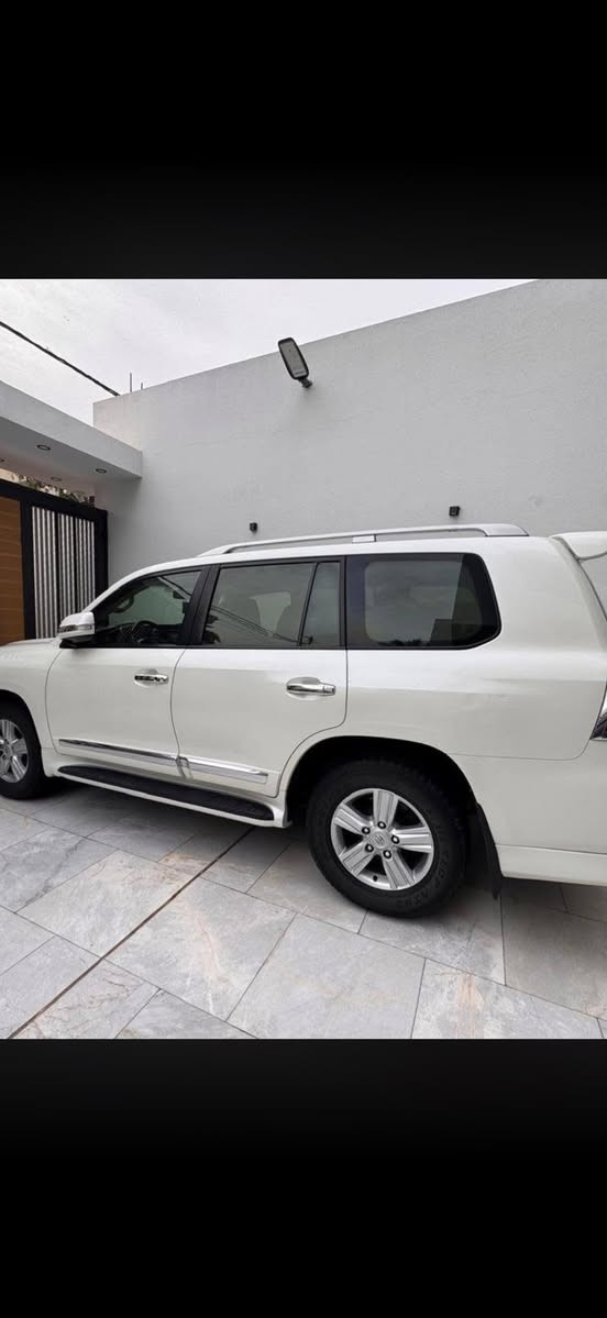 سلام عليكم للبيع لاندكروز مديل ٢٠١٣

ابريم اصل رقم بغداد بسمي
***********
بيها صبغ قليل محرك شرط مامفتوح
