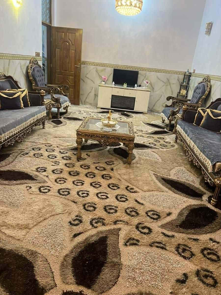 السلام عليكم دار للبيع مساحه 300 يحتوي على استقبال وهوال ومطبخ وغرفتين ومجمع صحي المكان حله شارع 30 السعر 140 وبي مجال رقم الهاتف ***********
