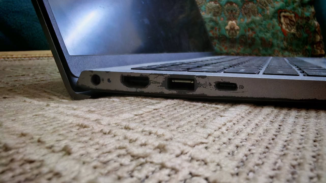 لابتوب Dell vostro 3520
معالج i7 1255u
Ram 8 gb DDR4
Ssd 512
GPU mx550 2gb Vram
شاشة 15.6  120hz
مستعمله بيها شخوط بالمنافذ مالتها مال استعمال و ما مأثرة عالأداء ابد. ما مأثرة وياها شاحنه أصلية و مبرد وياها كذلك تفيد مونتاج خفيف و دراسة و غيرها و بعض الألعاب الخفيفة كذلك
السعر 675 و بيها مجال


**إذا كنت صاحب هذا الإعلان وتريد حذفه لأي سبب، رجاءا أرسل رسالة إلى الدعم الفني**