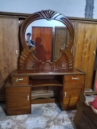 ميز مراية • أثاث غرفة نوم