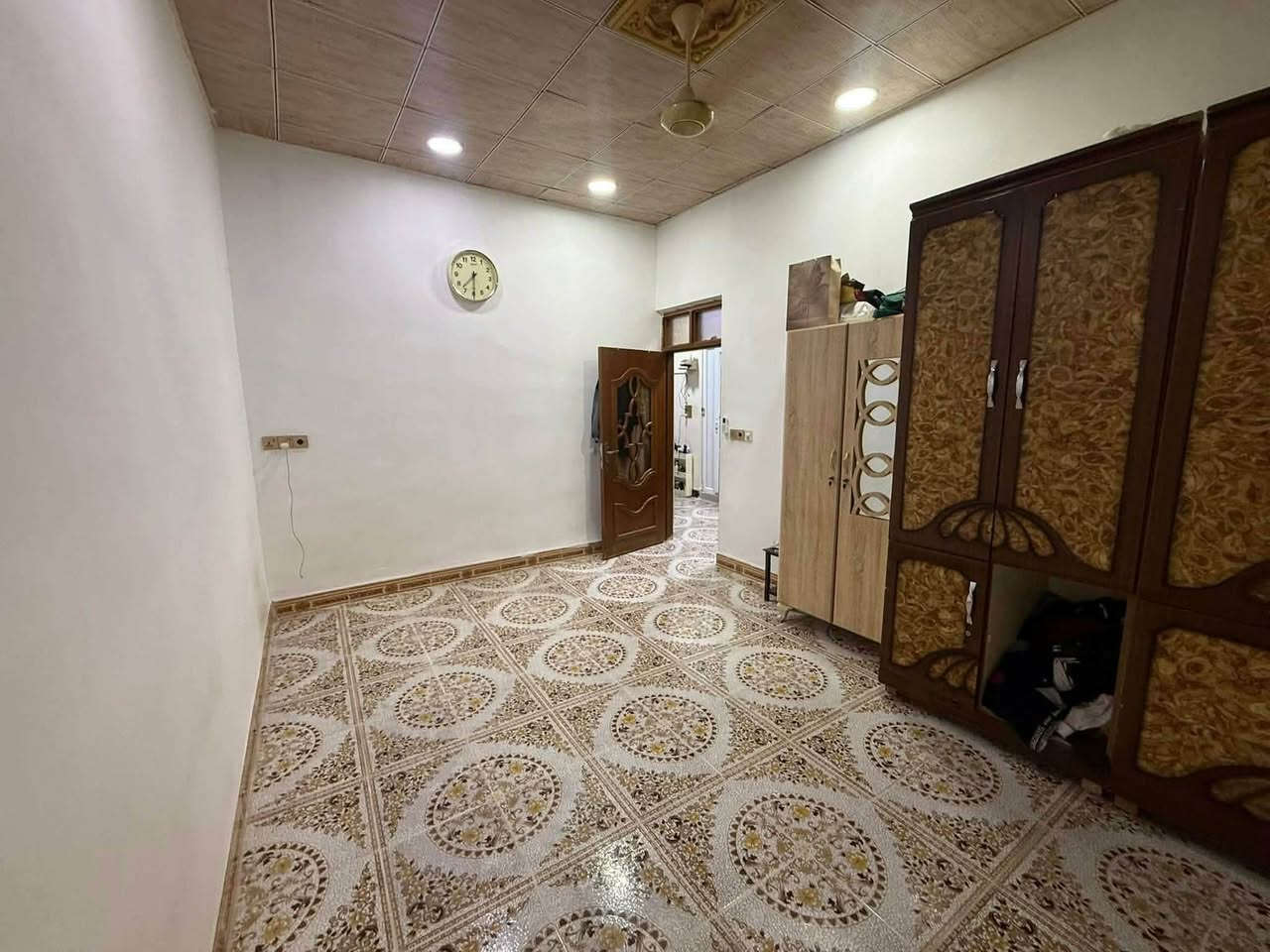 دار للبيع رقم
مساحة الكلي255م
مساحة البناء150م
يتكون من استقبال مطبخ 2غرف نوم
هول بيتونه موقع حي انصر
 قرب المستوصف
سعر المطلوب 84 ومجال بسيط
***********
***********
