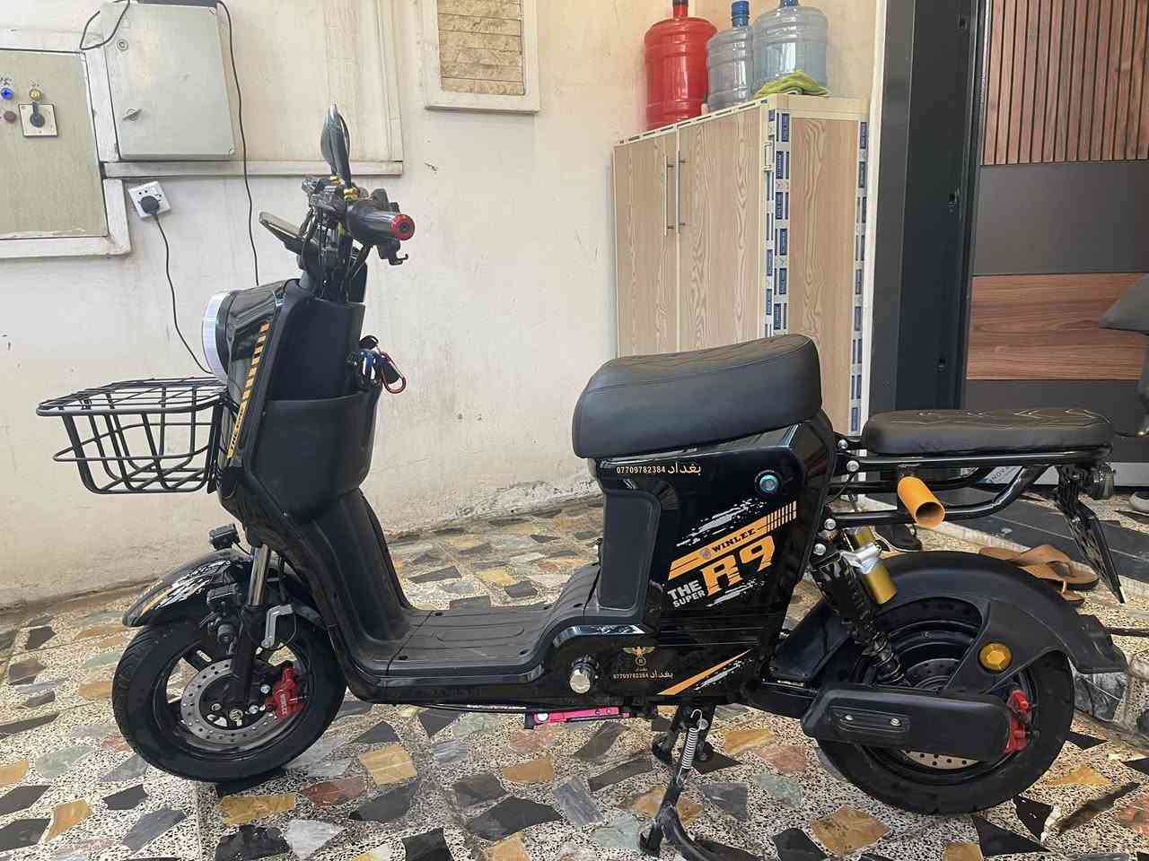 دراجة شحن R9 نظيفة جداً صارلها  شهرين من الشراء السعر ٣٥٠ الف العنوان بغداد السيدية للتواصل
***********
