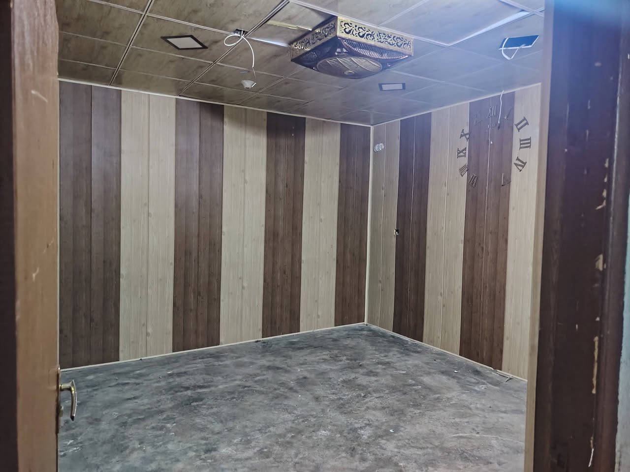 سلام عليكم بيت في خانقين محطه قريب مستشفی مساحه 150متر للبيع  تلاث غرف وطارمه مع صحيات سعر 28 وبي مجال للاستفسار ***********
