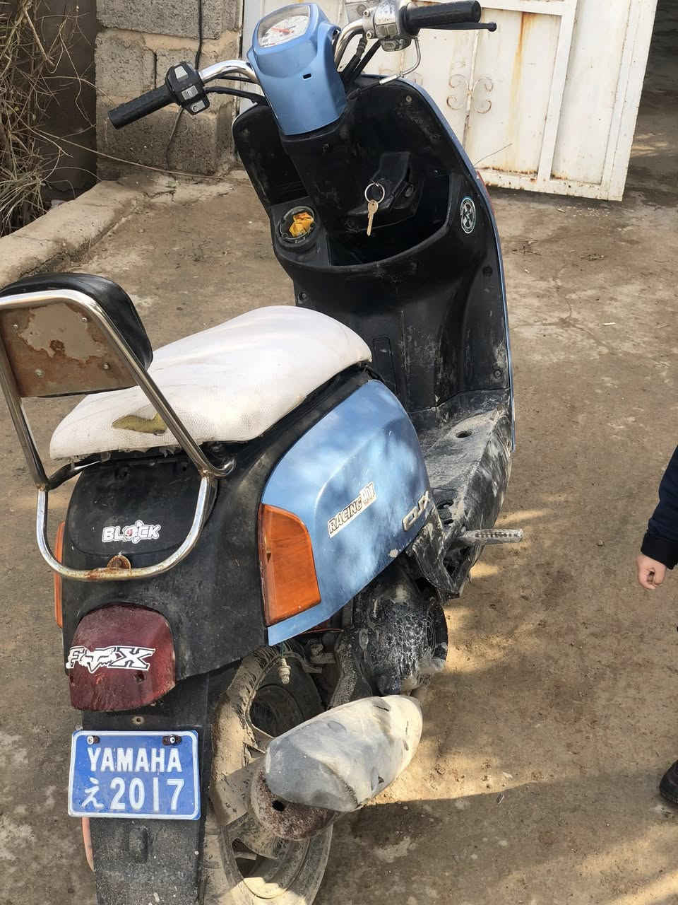 السلام عليكم بوليس للبيع موديل ٢٠٠٧
نقصه بس باتري السعر٤٠٠وبيه مجال
مكاني تقاطع القدس 
***********
