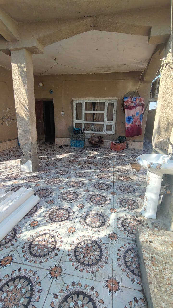 سلام عليكم بيت للبيع مكان شطره بلشعله يم الروضه مساحه 220 ***********
