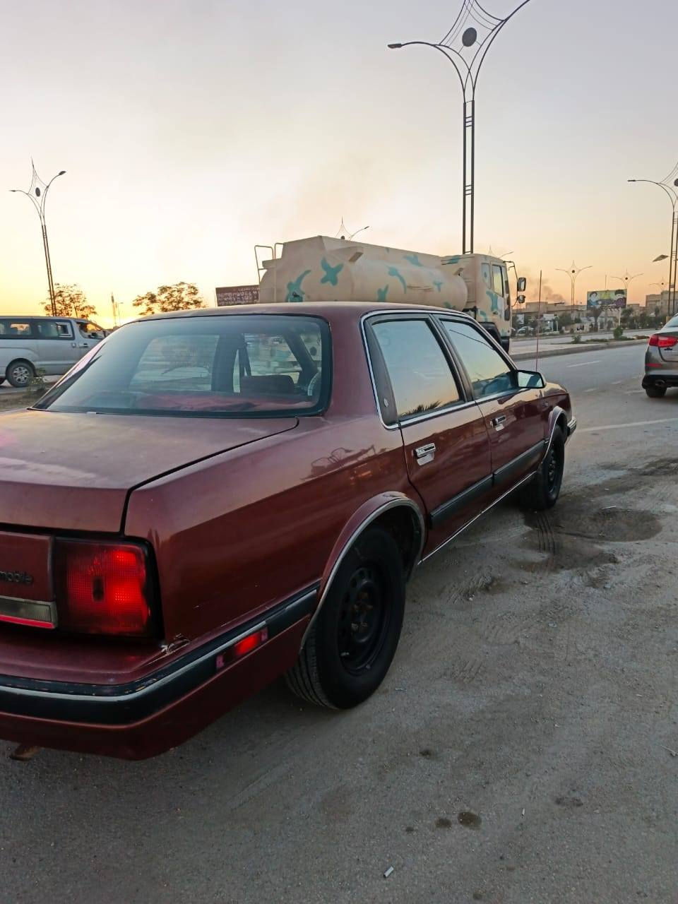 سلام عليكم اولدز موديل ٩٠ سياره مكفوله من الضربه بيه جراد بسيط بلقماره والبنيد والجنطه وبيه بخار بسيط بلمكينه بدون تنقيص رقم بغداد مشروع وطني تحويل ثاني يومو
 السعر ٣٣ ورقه وبيه مجال الاستفسار ع الرقم  ***********
