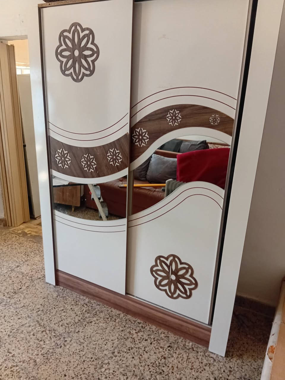 السلام عليكم كنتور سلايت تركي نظيف درجه لولى سعره ب١٥٠ نهايته الي يريده يجي يفتحه اوياخذه دوره هور رجب 
***********

