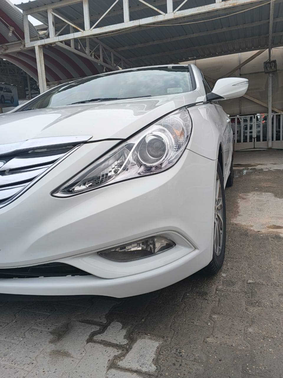 سلام عليكم 
سوناتا 2013 خليجي مكفوله من ضربه فقط شخط بصيط باب السدر موجود بل صوره. السياره جاهزه من كلشي 
السياره باسمي سنويه ما صاقطه بابل 
السعر 128وبيه مجال
مكان النجف 
للستفسار،، ***********
