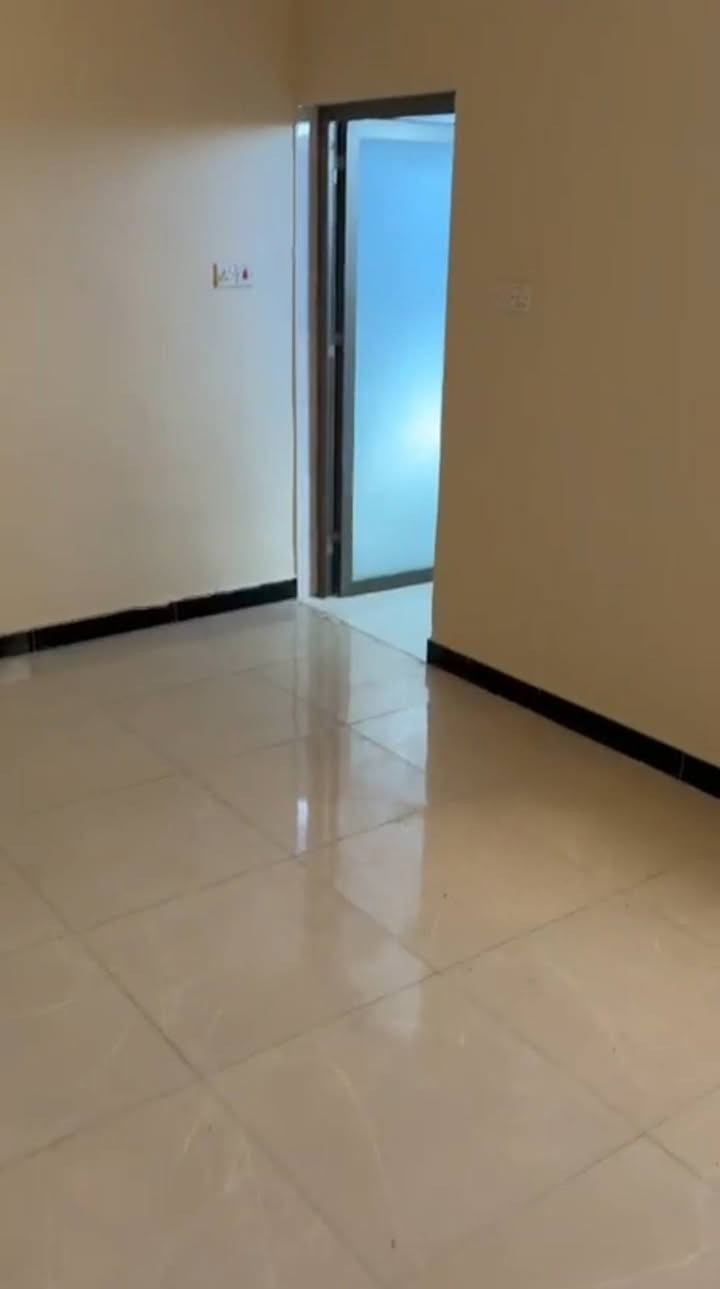 بيتين للايجار في منطقة الخليليه بناء حديث ديلوكس
بناء طابقين يتكون الارضي من غرفه نوم وصاله ومطبخ وصحيات خارجيه وداخليه 
ولطابق الاول غرفتين نضام سويت وبيتونه وسطح 
سعر الايجار 750 الف 
للاستفسار الاتصال على الارقام التاليه
***********
***********
