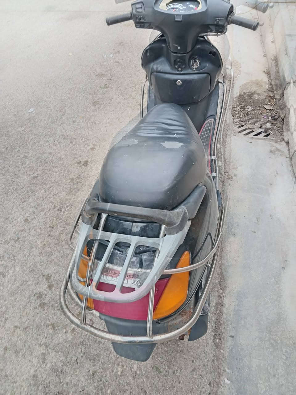 سلام عليكم دراجه للبيع مايليزي  شغاله سلف هندر كهربايات شغاله عوزه باتري  ابيعك كوم حد كوت دور العمال ***********
