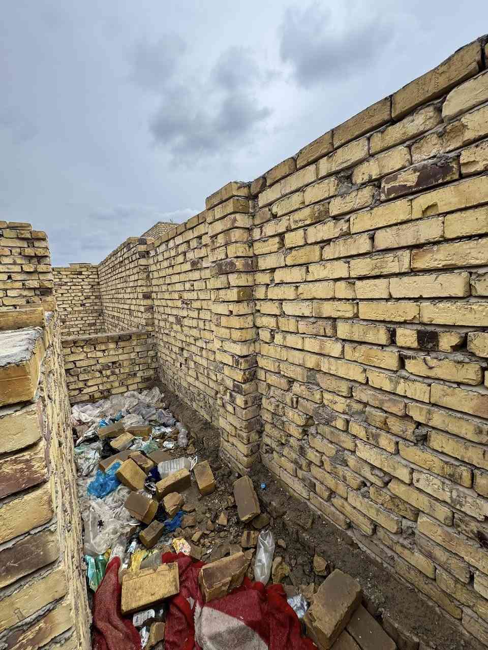 هيكل مامسقف بناء درجه أولى  للبيع طابو زراعي سند 25 تحويل مباشر المساحه 190متريحتوي على غرفتين نوم وهول وصحيات وصاله ومطبخ 
خدمات المنطقه كامله 
عرض الشارع 15متر
السعر 65 مليون
الموقع شارع 100 قرب جسر المشاة 
لاستفسار اكثر ‭0782 937 2514‬
