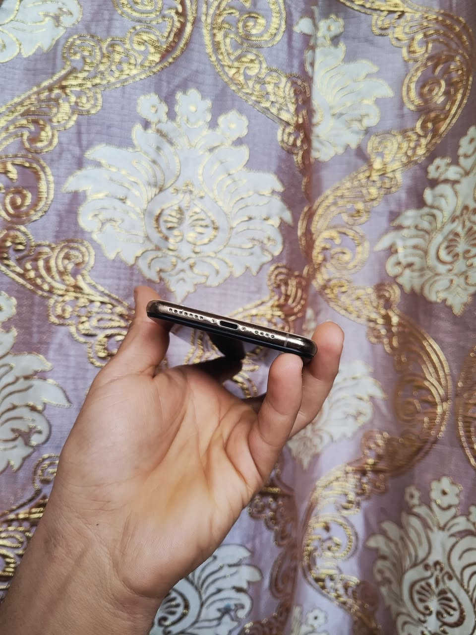 اكس ماكس  ذاكرة 512
ستبدل بطارية من ابل ستور وشاشة 
فيس ايدي شغال مابي اي عطل 
سعره 185مكاني بصره حي الحسين ماعندي توصيل ***********
