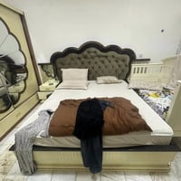 غرفه تركيه متكونه من 10 قطع نضيفه وحلوه ومابي اي ضرر سعره 750 الف مكان...