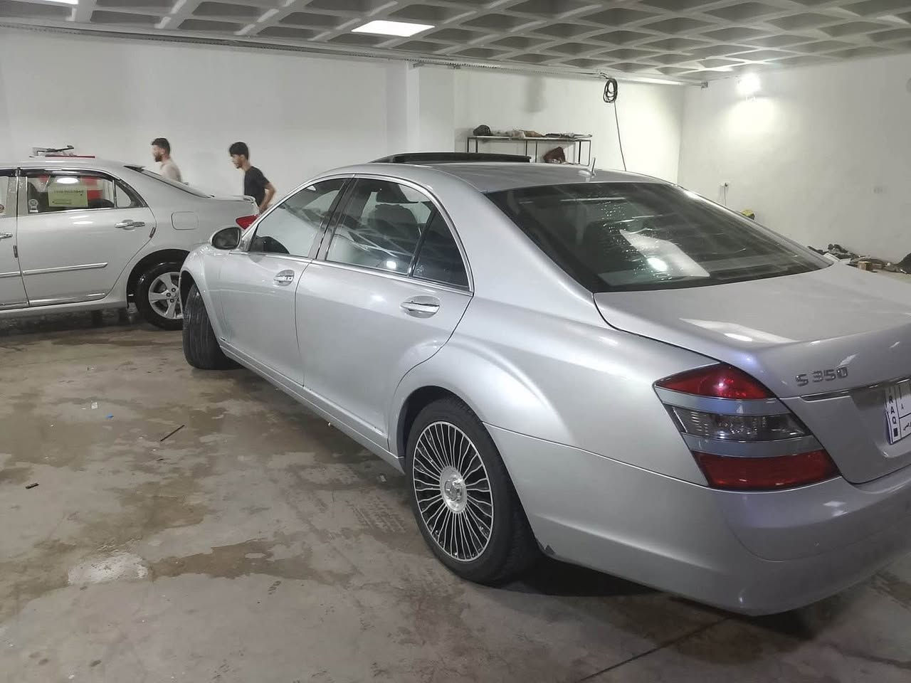 سڵاوی خوای گەورە مارسیدز ئێس کڵاس ساغ ساغە نە دەعم نە لێدراوی قەترەی بۆیاغ نیە ٢٠٠٨ ٦ بستۆنی مەکینە مەرغووب کەم بەنزین خۆر ٧٢ گەڵاو مەجالێکی زۆر کەم سەیارەکەمان کۆدە جایزە بەناوی خۆمانەوەیە فول فولە قەپاتە دەرگا لارجە کامل جایز کارەبایاتی هەمووی بۆ عەیب مەگەرێ براکەم بۆ زانیاری زیاتر پەیوەندی بکەم 
*********** السليمانية, العراق
