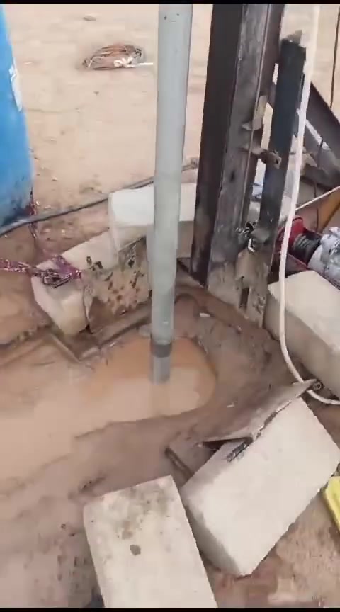 حفاره كهربائيه
كيربوكس أمريكي
ماطور الفر 5 احصان 
معاها 22 متر برينه
تحفر 10 انج
و8 انج
و6 انج
بلموصل ابيعها بحك ماطوراتها
مامشتغله شيء قليل
***********
***********

