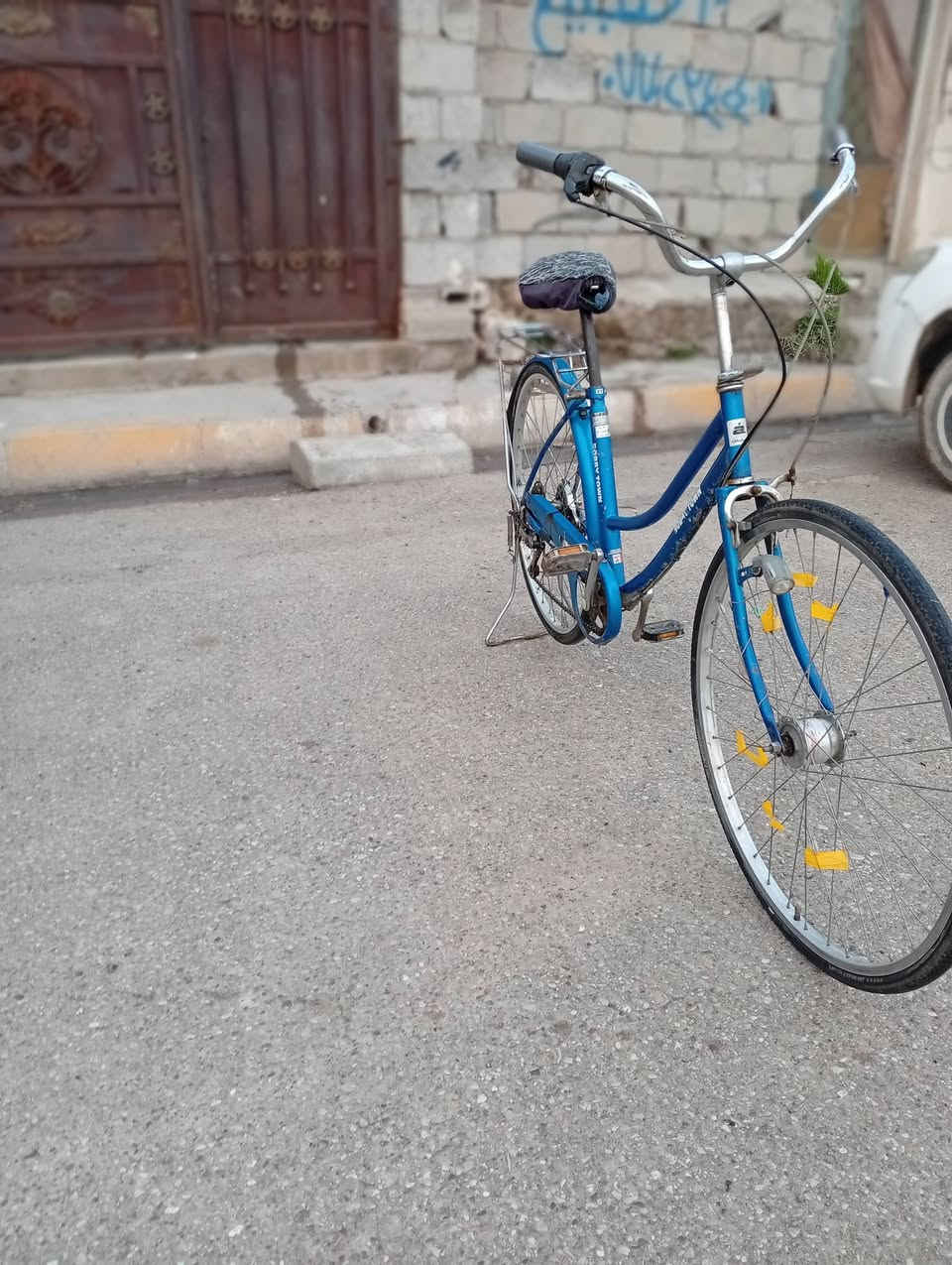 السلام عليكم بايسكل للبيع اي عيب حاجم 27 كير حساس شغل اي عيب مابيه السعر 60 وبي مجال  التواصل ها ذا رقمي *********** بي واتساب أو خابرني
