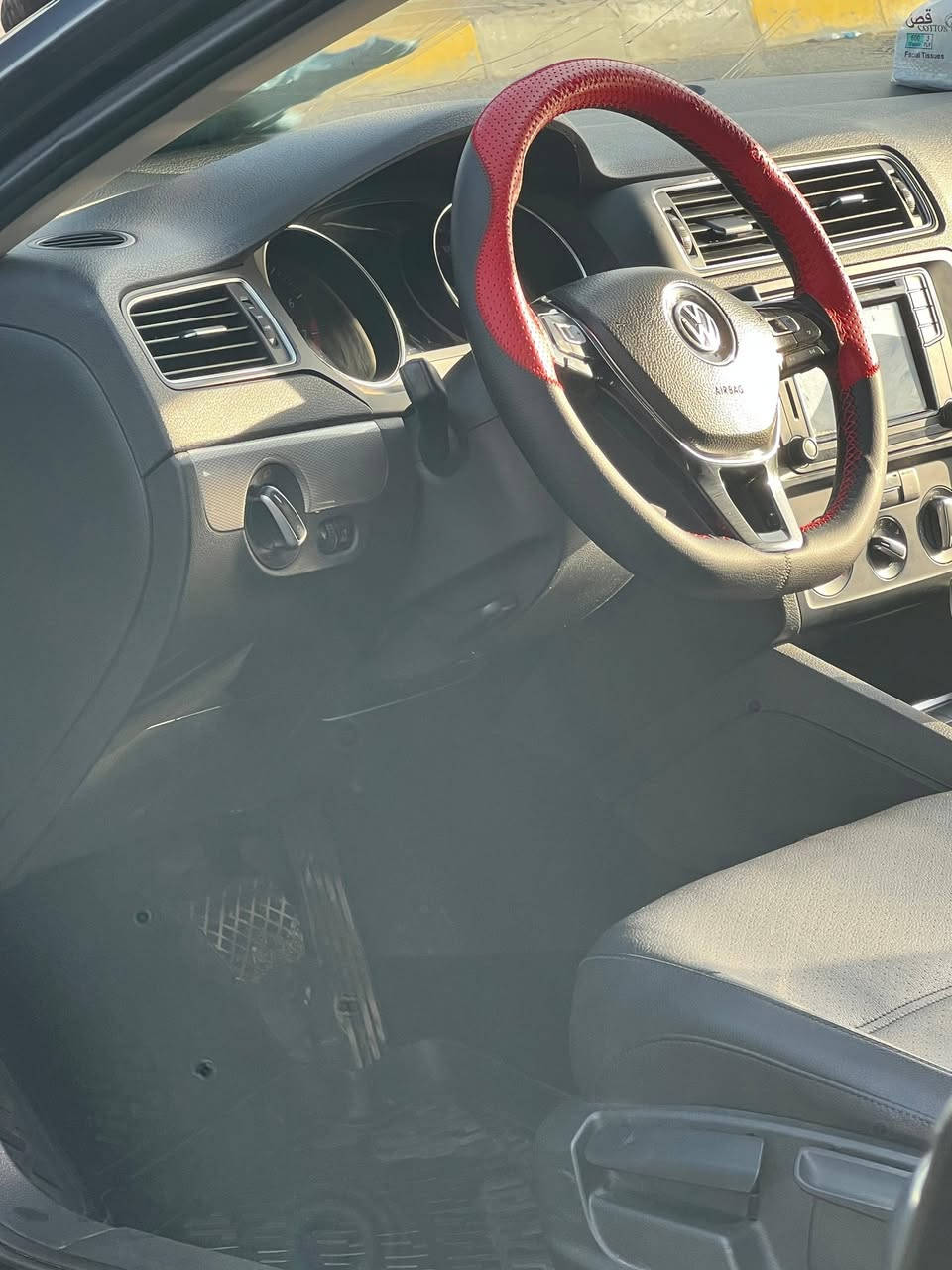 جيتا موديل ٢٠١٧. ماشية 121 ميل . فول مواصفات se  . ايرباكات سليمة السيارة خير من الله صور الحادث موجودة بالمنشور 
مكان السيارة كركوك 
للاتصال: ***********
