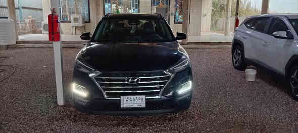 السلام عليكم للبيع هونداي توسان موديل 2021 وارد امريكي الضرر تبديل جاملغ فقط سياره  رقم بغداد باسم داور ثاني يوم السياره فول مواصفات للاخير واحد على واحد سياره تخم تواير حداديه شرط، محرك 2400 السياره ست كاميرات رادارات كشنات جديد كشن كهربائي تدفئه كشنات صندوق كهربائي تبريد قطعتين بصمه مثبت سرعه قيادة( رقم الهاتف)(***********)
