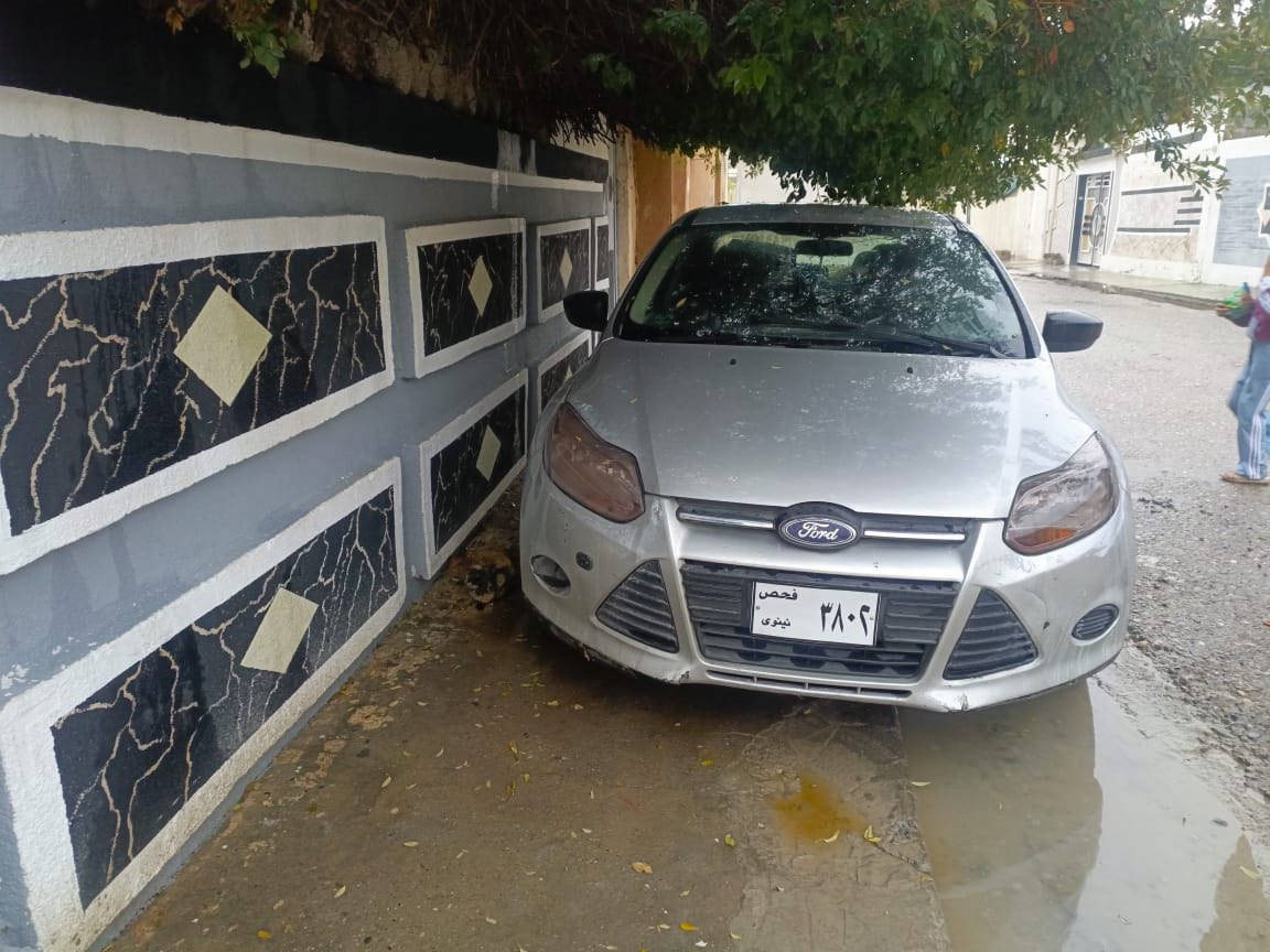 سياره فورد السعر ٦٠ وبي مجال قليل للتواصل *********** اسيا***********
