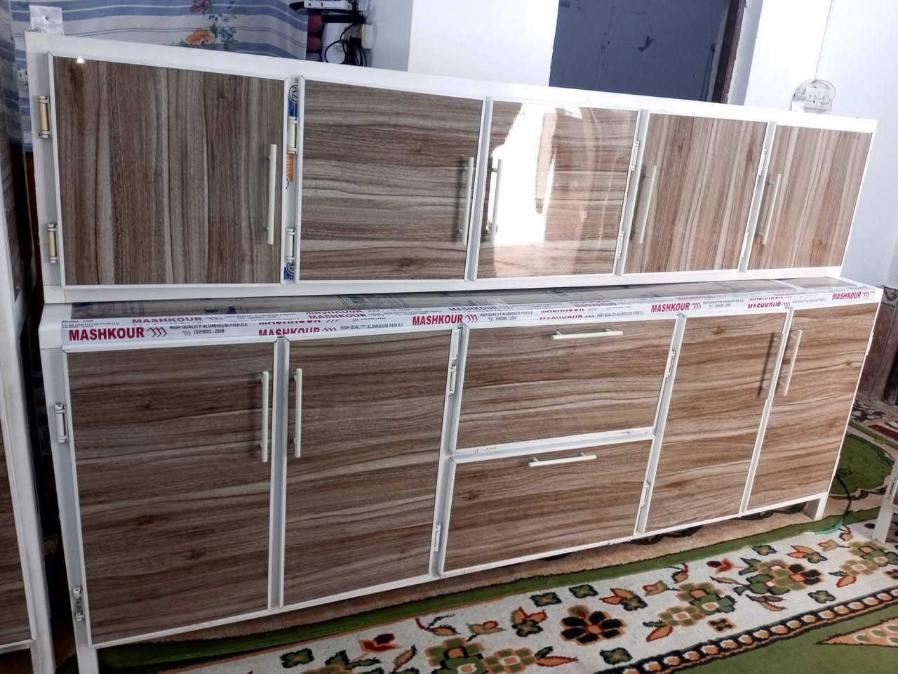 يا رزاق للبيع السعر 660 تسكام الثقيل ويه الزاوية يصير ثلاث أمتار والسنك مرمر متر أو  ربع الشراي يراسني خاص ادزله الفيديو والعنوان ***********
