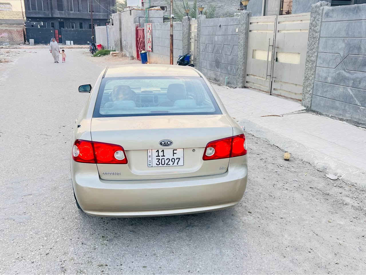 السلام عليكم 
اوبتيما خليجي 2008 مكفوله من الصبغ والتبديل بيها فقط مكانات بارد محرك وكير وتبريد كفاله حجم المحرك 2000 دوش مواصفاتها عاديه  رقم بغداد انكليزي سنويه جديده تحويل ثاني يوم السعر المطلوب 102 وبيها مجال مكاني بابل الشوملي *********** متواجد ع النت واتساب بغداد, العراق
