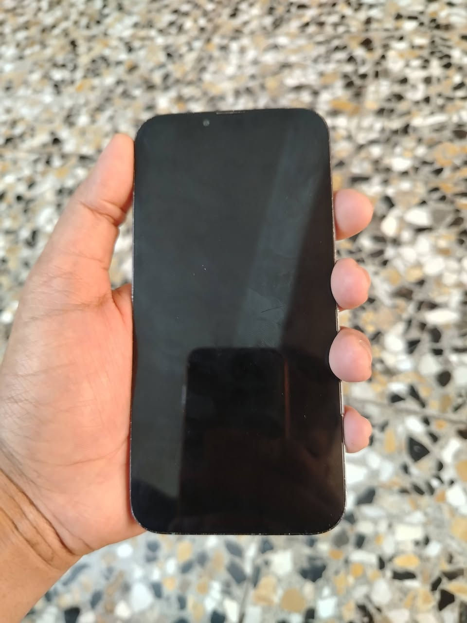 ايفون 13 برو ماكس ذاكرة 256
مبدل بطارية تفصيخ تقرة 81
وضهر مبدل وبي فطر صغير بالزاوية
والباقي كلة مكفول
***********
السعر 500  او مراوس ب13 عادي مكاني بغداد الجديدة
