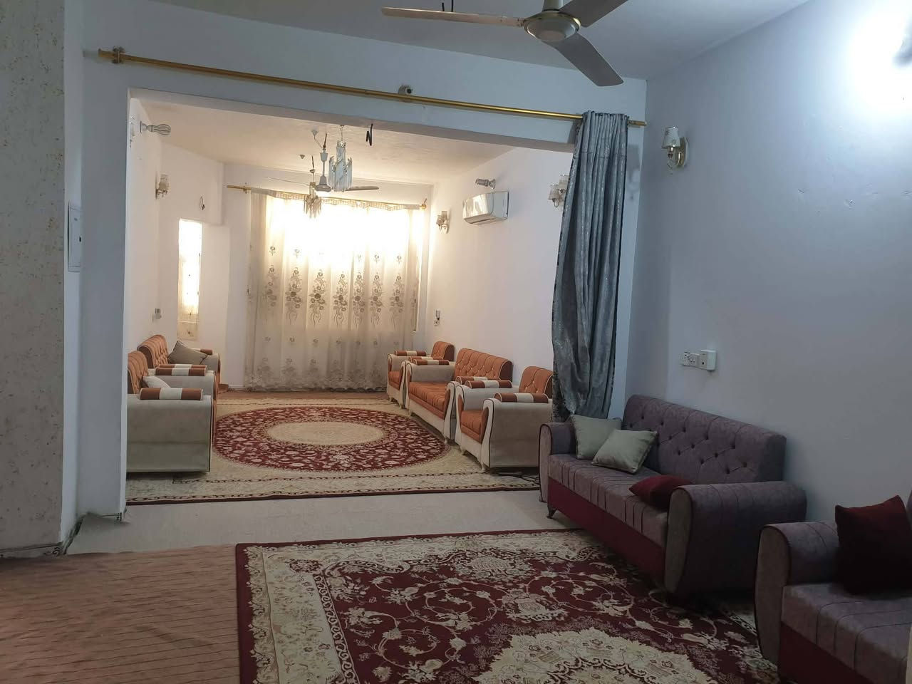 بيت بحي الفارس 200م ثاني بيت عن الركن مقابل حديقة بداية حي الفارس   موقع جيد جدا طابق واحد والطابق الثاني غرفتين الاماميات مهيكلات فقط والطابق الارضي غرفتين وصالةو استقبال اكبار مطبخ جبير حار بارد سعرة 255 مليون وقابل لتفاوض
لتواصل خاص او أتصل 
*********** 📲☎️
