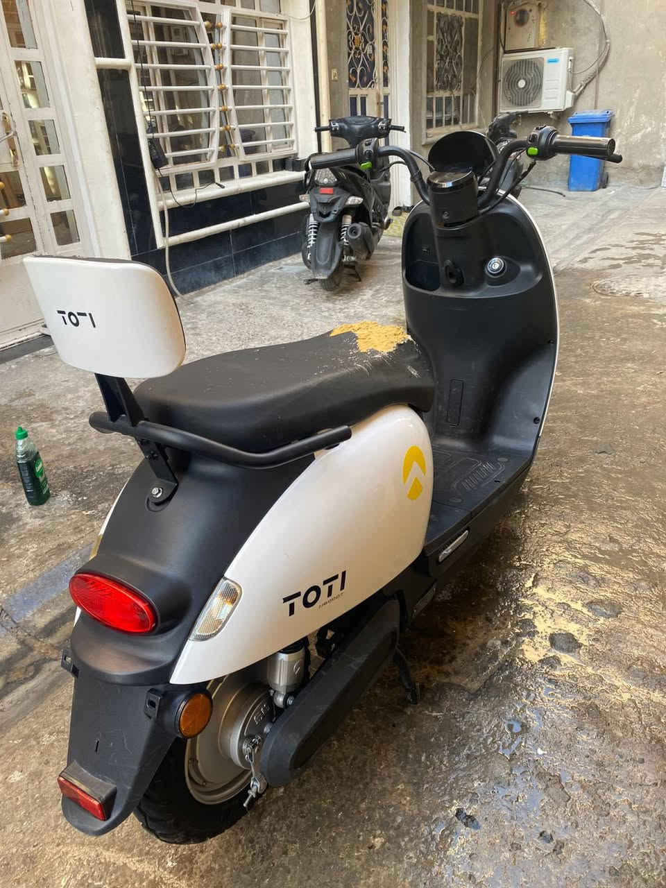 السلام عليكم دراجه شحن مصار فتره من اخذته كلش عمليه ومفيده 
تجي نظام تسارع ٣ درجات
مثبت سرعه
نظام الp قفل مشي وبيه انذار من سرقه وتجي بصمه وسويج
بطارياتها بلاديه ابد مملعوب بلدراجه على وضع الوكاله 
كل نقص مابيه ربع متصرف عليه 
مكاني بغداد الاعظميه
سعر ((٥٥٠)) وبيه مجال للشراي
***********
