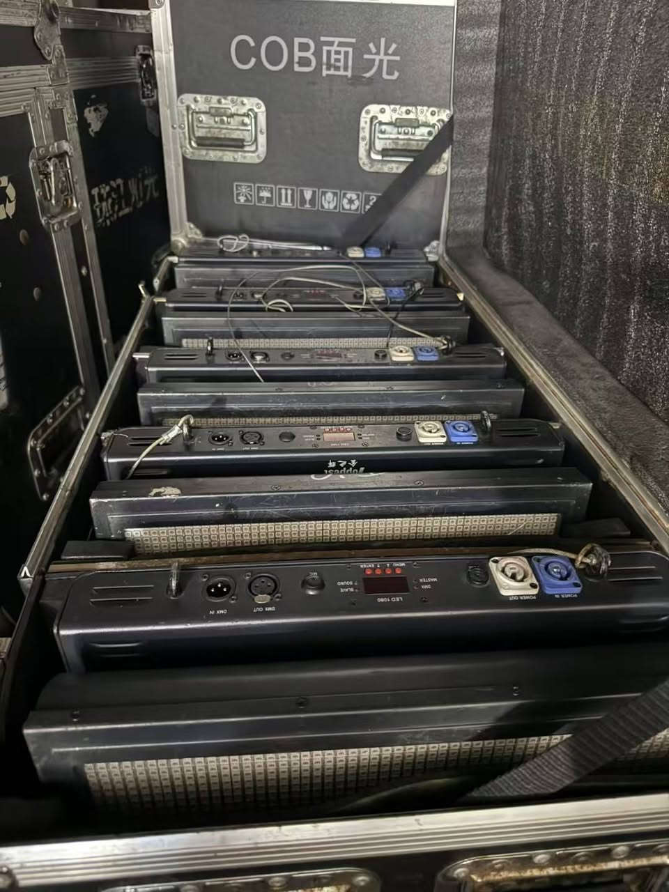 1080LED strobe light, 45 pieces, including five flight cases


**إذا كنت صاحب هذا الإعلان وتريد حذفه لأي سبب، رجاءا أرسل رسالة إلى الدعم الفني**