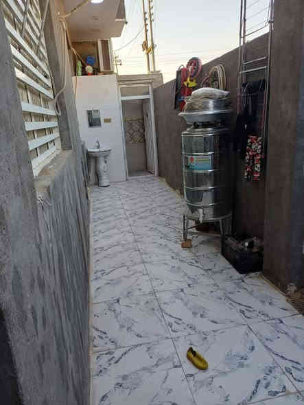 دار للبيع مساحه 100متر طابو صرف
بناء طابوك وصب كونكريت غرفه وصاله واستقبال ومطبخ ومنور وصحيات العنوان حي الغدير ا  قرب صيدلية اسبرين تدخل بالاربع سايدات قريب على شارع ٣٠ الي ما مبلطات ثاني بيت على الاربع سايدات 

الاستفسار ***********
